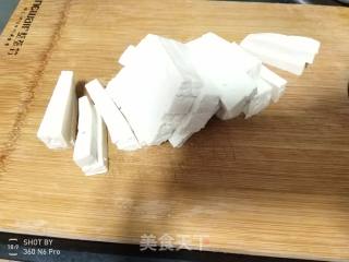 芫茜鱼头豆腐汤的做法步骤：3