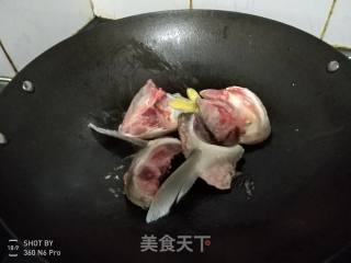 芫茜鱼头豆腐汤的做法步骤：6