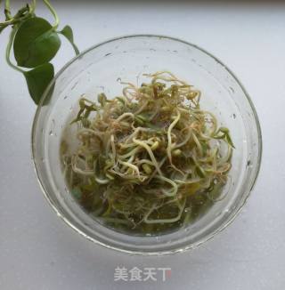 炝拌绿豆芽的做法步骤：6