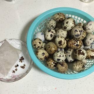 卤鹌鹑蛋的做法步骤：1