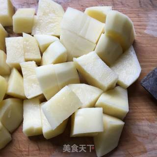 土豆炖牛肉的做法步骤：2