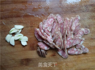 “花样美食”荷兰豆炒腊肠的做法步骤：2