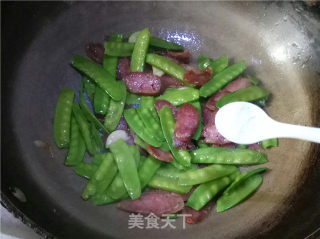 “花样美食”荷兰豆炒腊肠的做法步骤：7
