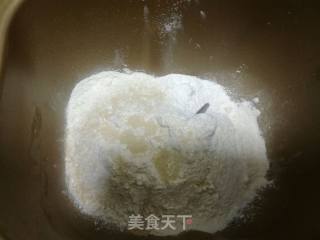 #花样美食#金枪鱼火腿披萨的做法步骤：1