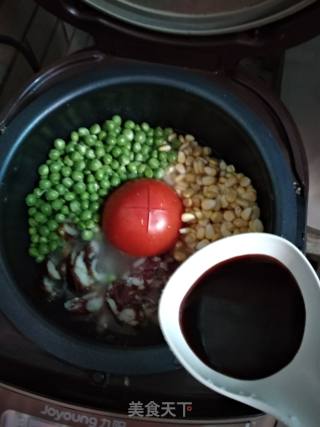 【花样美食】懒人版～腊肠焖饭的做法步骤：3