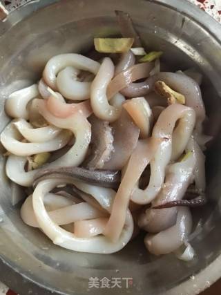 黄金鱿鱼圈的做法步骤：2