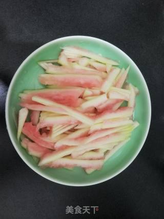 瓜皮粉丝汤的做法步骤：1
