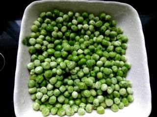豌豆炒鸡丁的做法步骤：3