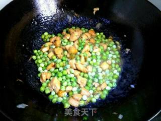 豌豆炒鸡丁的做法步骤：8
