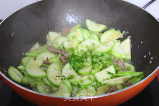 瘦肉炒云南小瓜的做法步骤：7