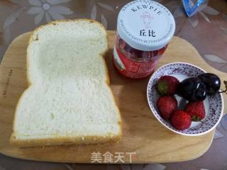 果酱三明治的做法步骤：1