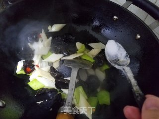 山药炒木耳的做法步骤：4