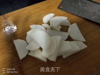 鲈鱼豆腐萝卜汤的做法步骤：3