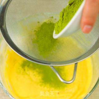 不用烤箱的伦敦新上线网红 巧克力抹茶千层的做法步骤：2