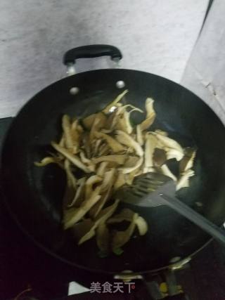 平菇炒菠菜的做法步骤：3