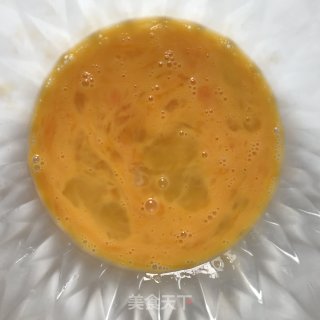 蓝莓酱面包布丁的做法步骤：2