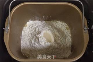 红枣枸杞软欧包的做法步骤：1