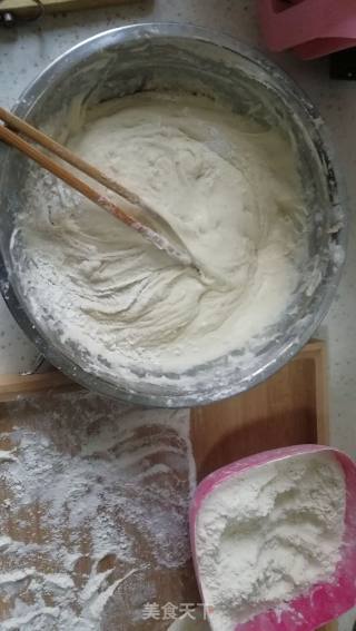 白菜虾仁馅饼的做法步骤：2