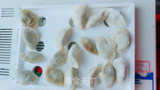 美味鲜香菌类水饺的做法步骤：1