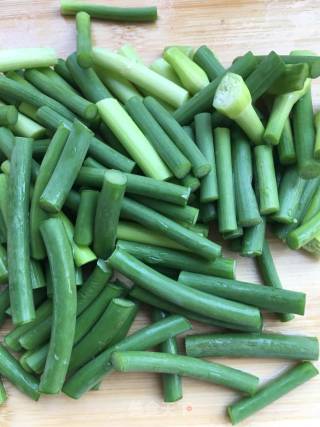蒜薹回锅猪头肉的做法步骤：1