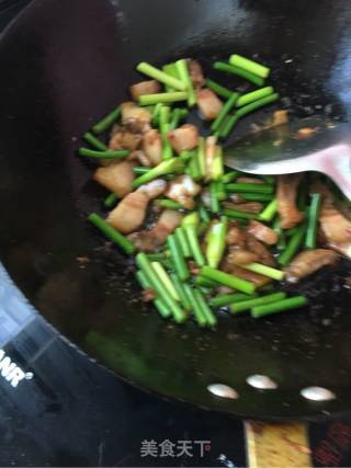 蒜薹回锅猪头肉的做法步骤：4