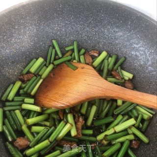 蒜薹炒肉的做法步骤：3