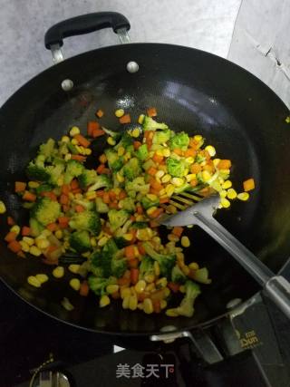 玉米炒西兰花的做法步骤：7