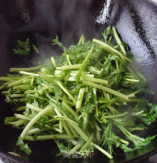 花样美食——蒜香茼蒿的做法步骤：4