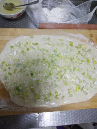 葱花饼的做法步骤：2