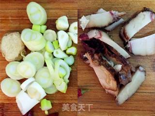 腊肉西兰花的做法步骤：1
