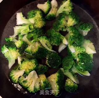 腊肉西兰花的做法步骤：2