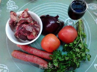 #花样美食#番茄红烩牛肋排的做法步骤：1