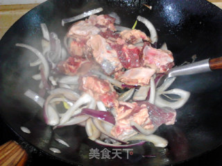 #花样美食#番茄红烩牛肋排的做法步骤：7