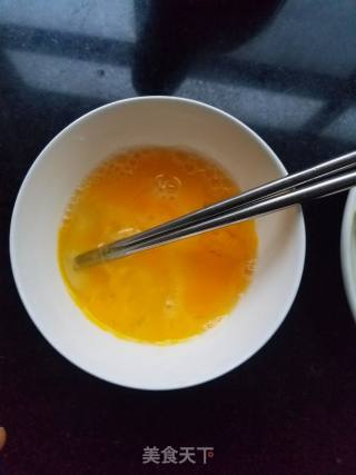 蒜黄鸡蛋的做法步骤：2