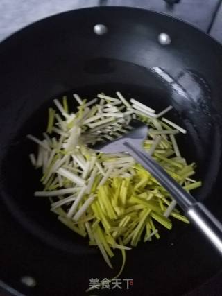 蒜黄鸡蛋的做法步骤：4