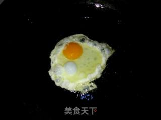 鲜虾煎蛋西红柿汤面的做法步骤：4