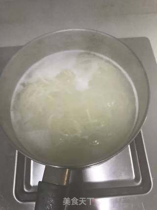 时蔬拌面的做法步骤：3