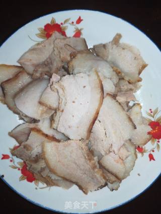 蒜苗走油肉的做法步骤：1