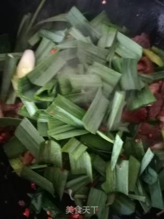 蒜苗炒腊肉的做法步骤：6