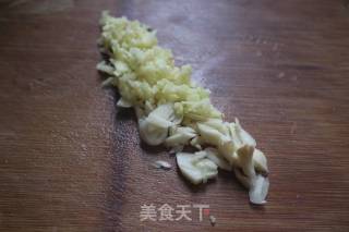 青椒炒卤猪拱嘴的做法步骤：3