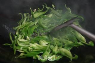 青椒炒卤猪拱嘴的做法步骤：4