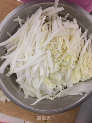 白菜炒豆条的做法步骤：3