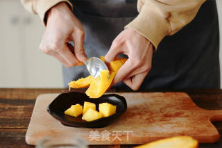 自制大果粒芒果香蕉酸奶的做法步骤：2