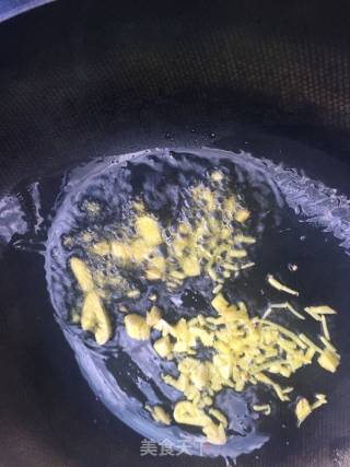 木耳炒时蔬的做法步骤：4