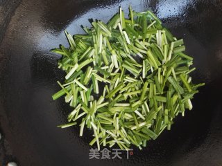 韭菜炒八带的做法步骤：3