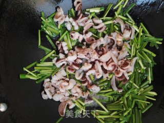 韭菜炒八带的做法步骤：4