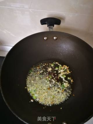 椒丁茶树菇的做法步骤：2
