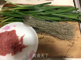 韭菜勺粉肉丝的做法步骤：1