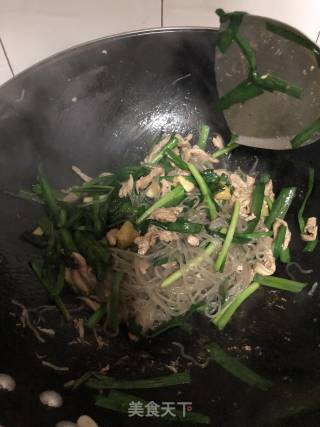 韭菜勺粉肉丝的做法步骤：4
