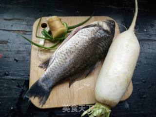 鲫鱼萝卜汤的做法步骤：1